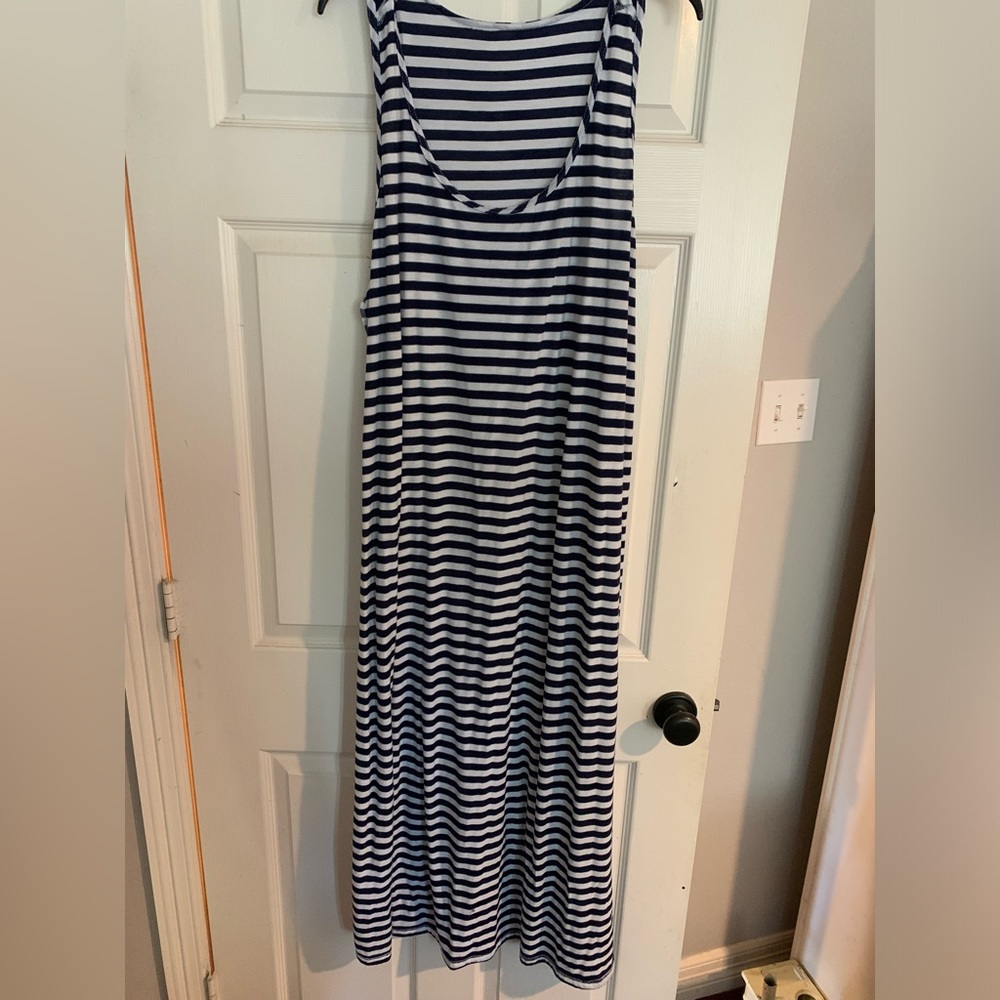 Navy and white maxi dress, size 2-3X